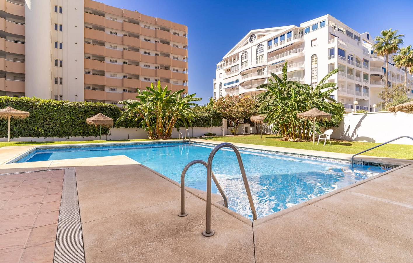 Apartamento vacacional entero, Apartamento junto a la playa con Wi-Fi, aire acondicionado, piscina y cocina - 2,5 km de la Playa de los Boliches in Fuengirola, Costa del Sol