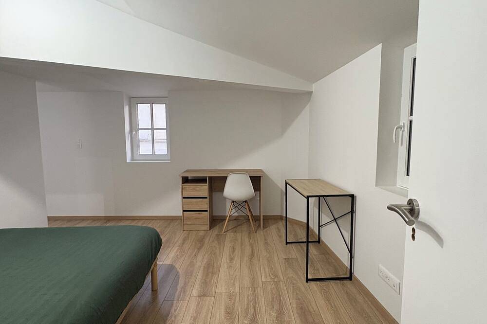 Chambre avec salle de bain et toilette dans appartement de collocation, cuisine in Saintes, Région de Saintes