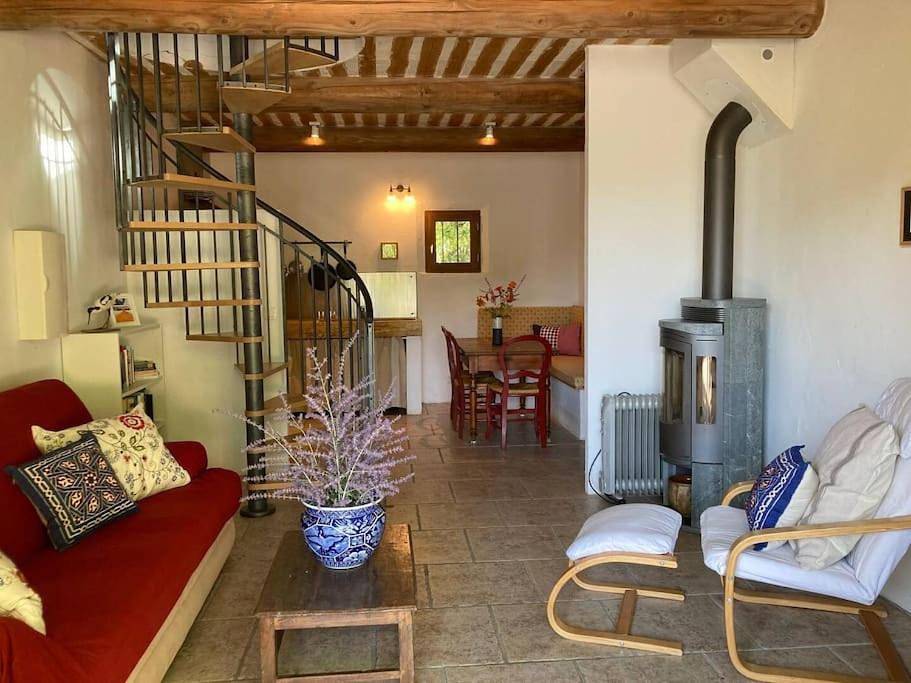 Maison Provençale avec piscine en bord de ruisseau in Lafare, Vaucluse