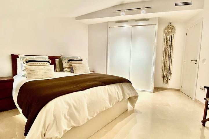 Appartement entier, Appartement de luxe avec vue magnifique sur la mer de la baie de Javea à proximité des services et des plages in Jávea, Costa Blanca
