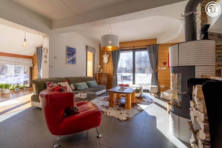 Chalet pour 10 personnes, avec terrasse ainsi que jacuzzi et sauna à Les Déserts - 4