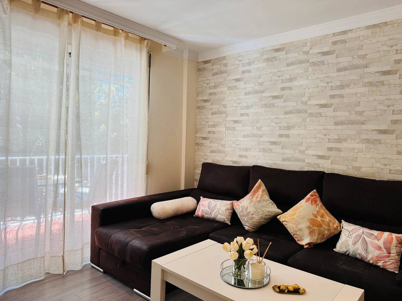 Apartamento entero, Apartamento 'Comodidad Cerca del Centro Granada' con Piscina Compartida, Wi-Fi y Aire Acondicionado in Albolote, Provincia de Granada