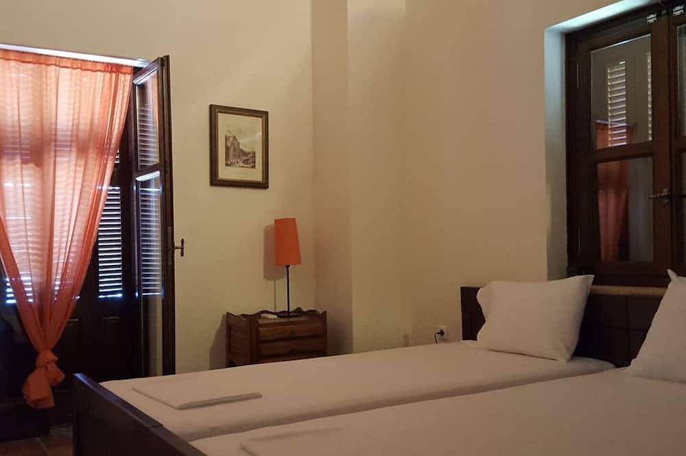 Villa Phoebe in Stoupa, sehr ruhige Gegend, privater Pool, spektakulärer Meerblick. in Stoupa, Messenien