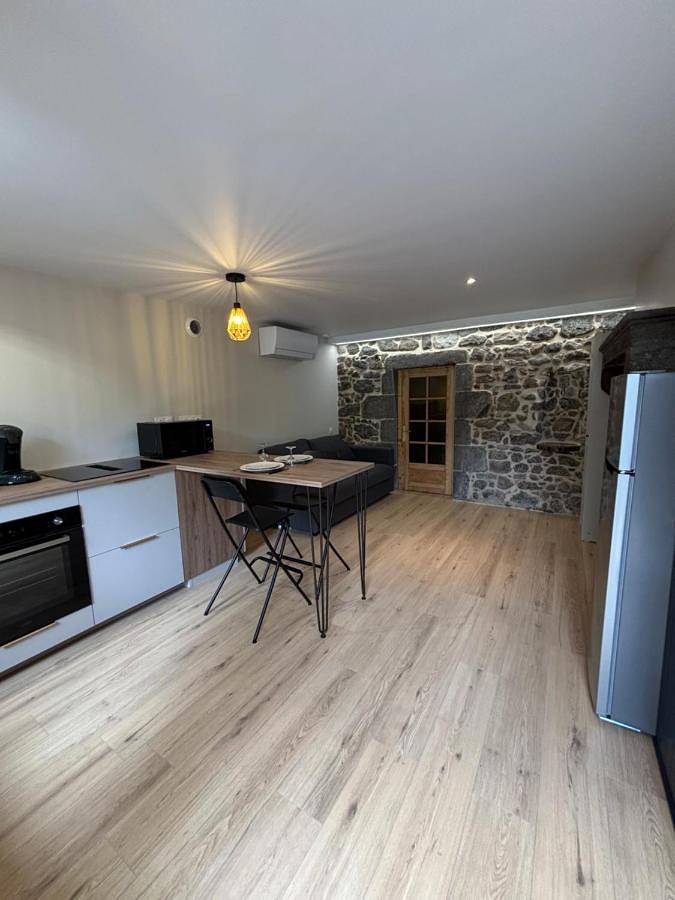 Gîte pour 2 personnes, avec Terrasse à Orcines - 4