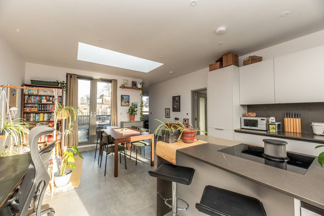 Entire apartment, Beautiful 1Br, Huge Terrace 17 mins central London - Pass the Keys in Surbiton, London