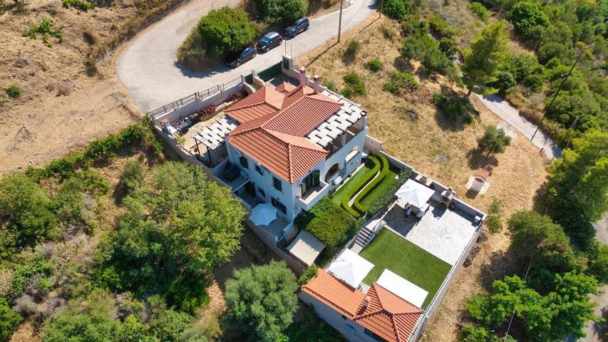 Gîte pour 2 personnes, avec Terrasse ainsi que Jardin et Vue dans Velanidia