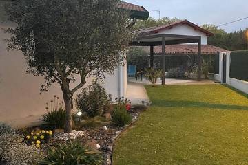 Gîte pour 2 personnes, avec jardin à Hasparren