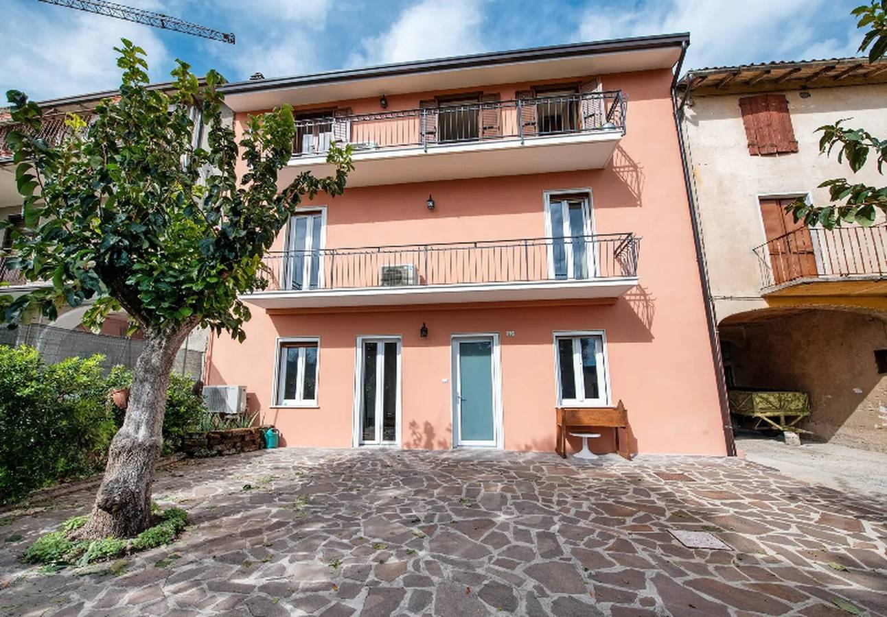 Appartement entier, Appartement « Solarolo Eleonora » avec balcon et Wi-Fi in Manerba del Garda, Montagnes autour du lac de Garde