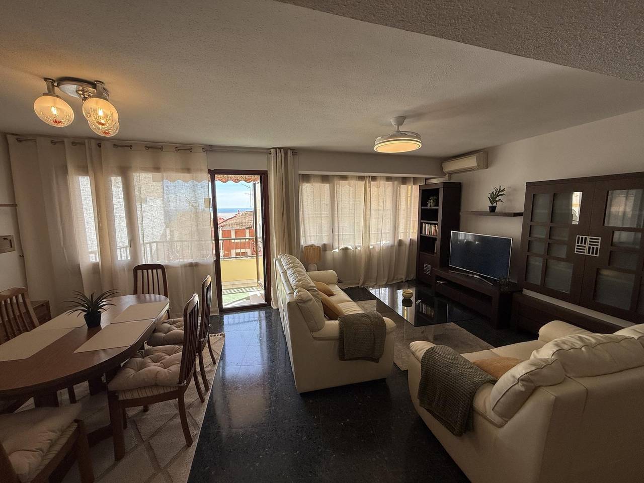 Appartement de vacances entier, Appartement 3 chambres Centre Alicante à 2mn Plage Postiguet avec terrasse in Raval Roig, Alicante