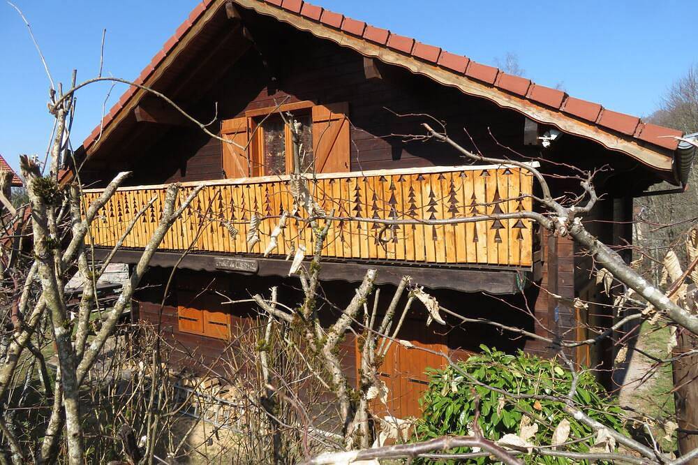 Spacious Chalet near Gérardmer: Terrace, Orchard, Ski, & Local Crafts in Le Tholy, Épinal en omgeving