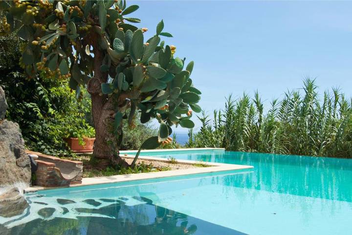 Villa per 8 persone, con Terrazza e Giardino nonché Piscina e Panorama a Aci Catena