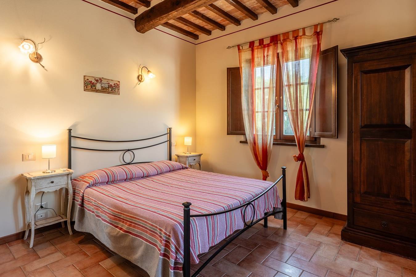 Casa vacanze 'Rosa Rossa' con piscina condivisa, Wi-Fi e aria condizionata in Montecarlo (Toscana), Provincia di Lucca
