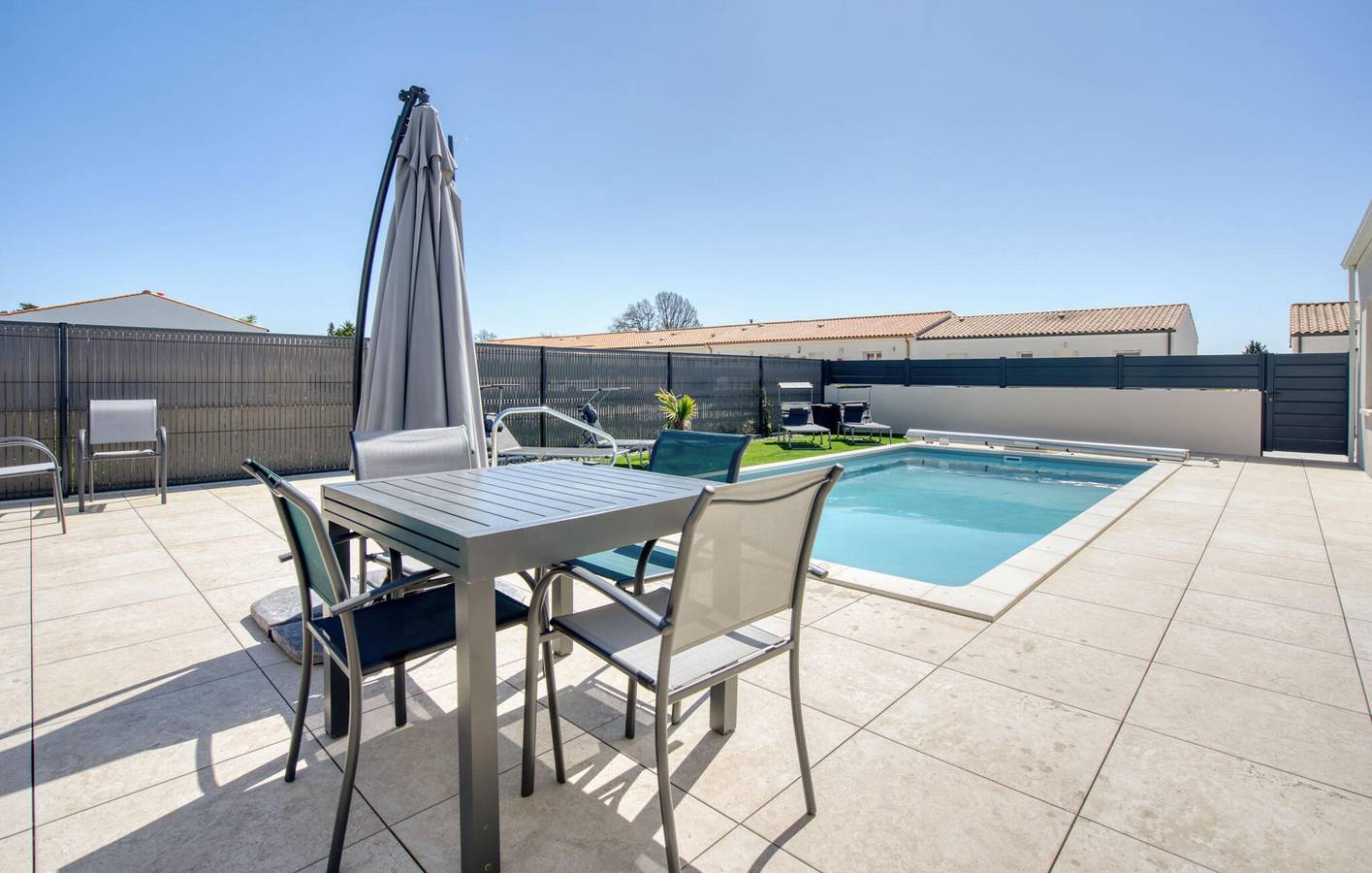 Charmant appartement avec piscine, jardin et parking - proche de Semussac in Semussac, Région de Saintes