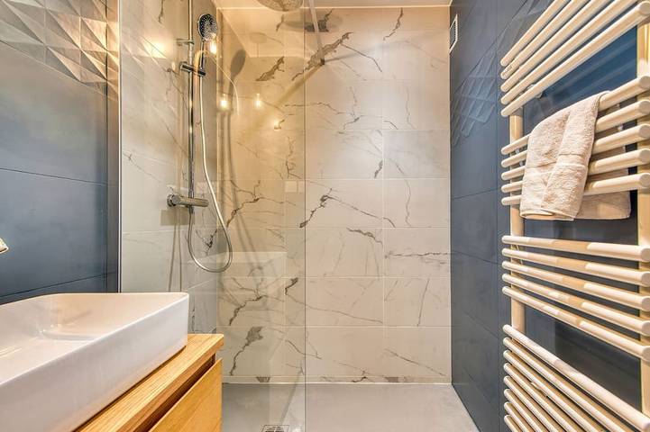 Ganze Wohnung, L'Horizon - Climatisé - T2 proche Hôpital Lyon Sud et métro in Saint-Genis-Laval, Lyon und Umgebung