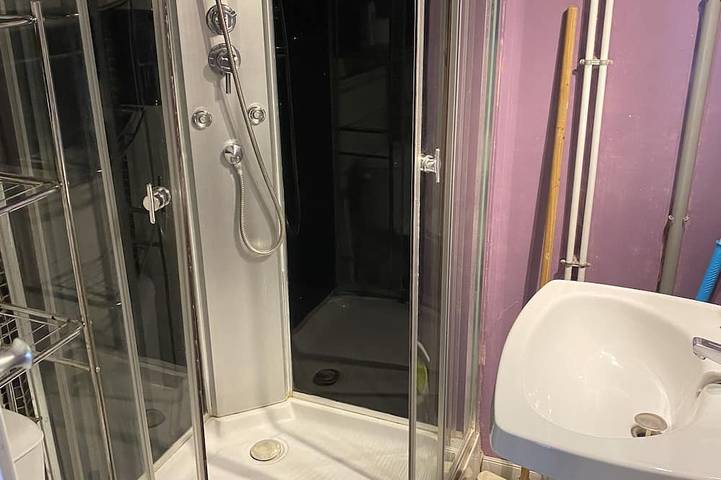 Appartement entier, Petit studio rénové situé face a parc thermal. in Vittel, Neufchâteau