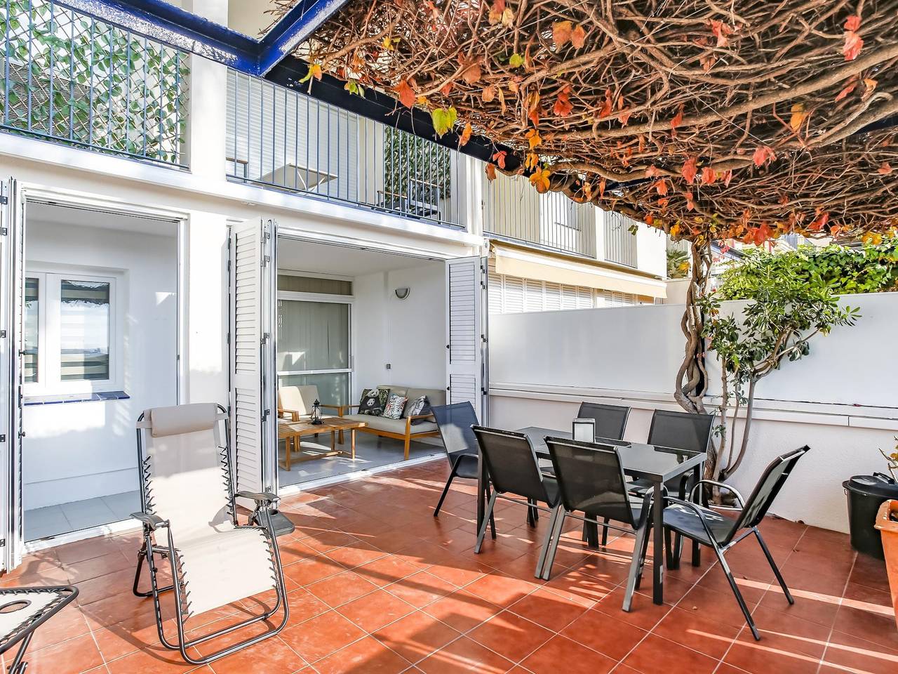 Entire holiday apartment, Guess residential, ground floor facing the sea in Sitges, Garraf