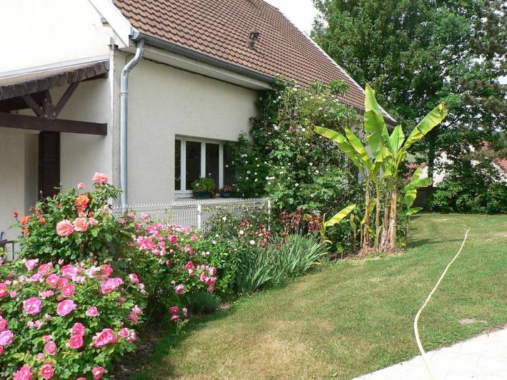 Location de vacances pour 2 personnes, avec jardin ainsi que terrasse et piscine dans Parc naturel régional de la Montagne de Reims - 3