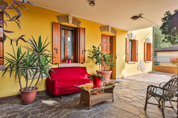 Appartamento vacanze per 5 persone, con Balcone e Terrazza nonché Giardino e Panorama a Montegrotto Terme