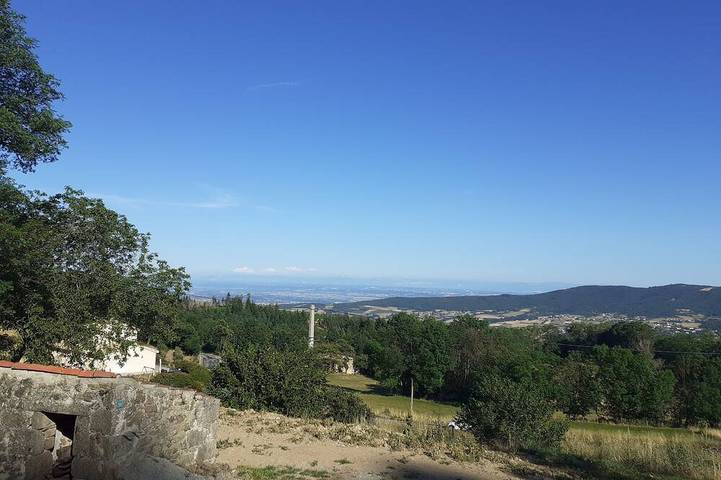 Location de vacances pour 8 personnes, avec balcon et jardin à Véranne