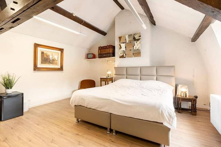 Room N°4 / City Center Charming Attic Suite in Bruges, Provincia delle Fiandre Occidentali