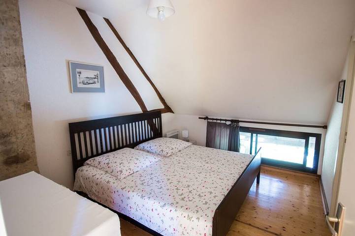 Location de vacances pour 8 personnes, avec jardin et piscine, animaux acceptés à La Chapelle-Saint-Sauveur - 2