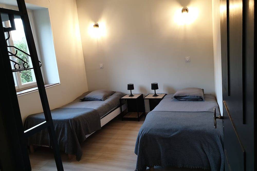 La Casa d'Augy à Farges, proche de Avord et Bourges en gite de 2 à 8 personnes in Farges-en-Septaine, Bourges und Umgebung