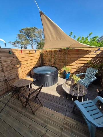 Gîte pour 2 personnes, avec jacuzzi ainsi que terrasse et sauna, animaux acceptés à Lampaul-Plouarzel