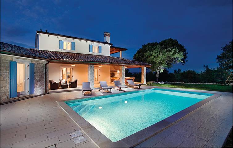 Acogedor apartamento con vistas al mar, piscina, terraza y wifi – a 2 km de la playa in Labin, Costa Este de Istria