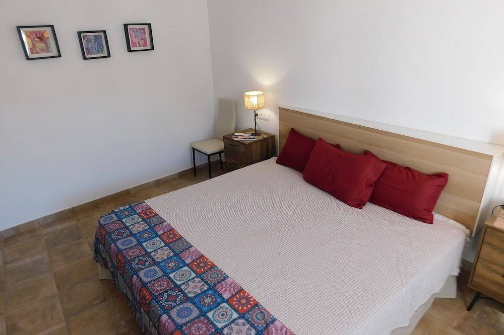 Casa Linda está ubicada en uno de los pueblos blancos más bonitos de la Axarquía in Almáchar, Provincia de Málaga