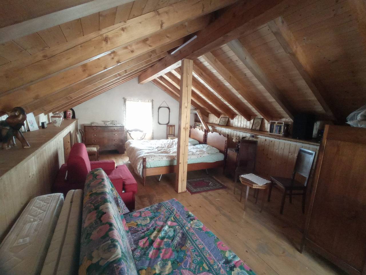 Die Berghütte im Wald des zauberhaften Val Grande in Miazzina, Tessiner Alpen