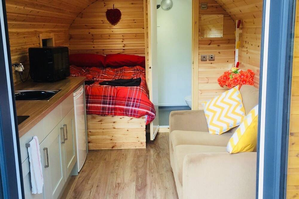 Luxury Glamping Pod surrounded by nature. in Highlands