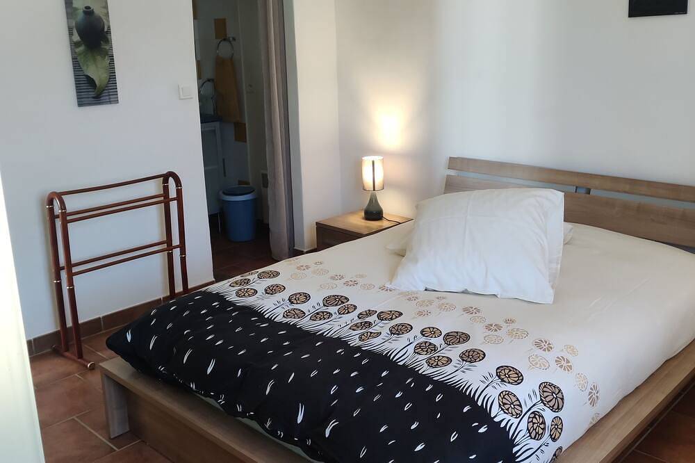 Self-catering cottage near Lac du Salagou in Lieuran-Cabrières, Béziers region