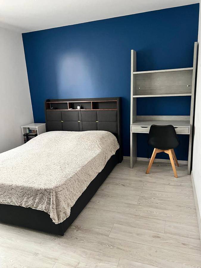 Appartement de vacances entier, Chambre double proche du circuit in Changé, Sarthe