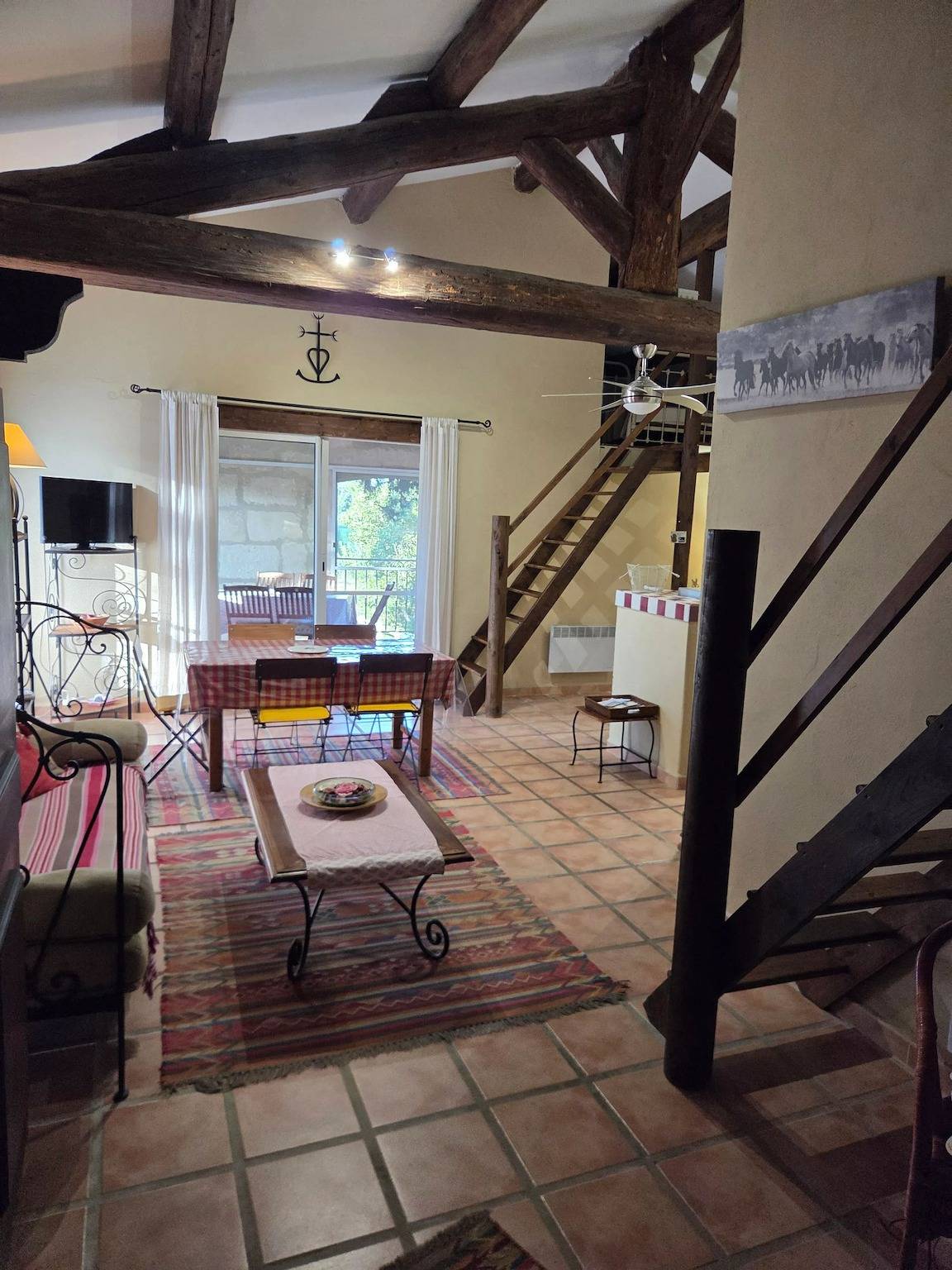 Appartement entier, Appartement spacieux à Arles avec piscine et jardin partagé in Albaron, Arles
