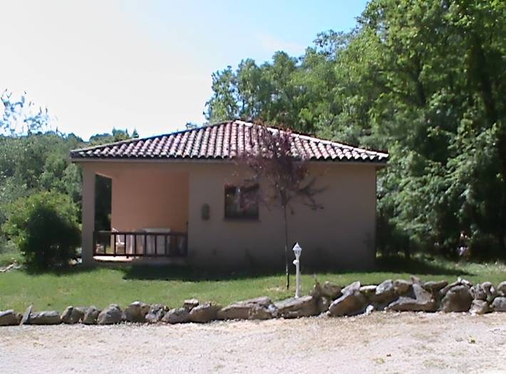 Gîte pour 6 personnes, avec Terrasse ainsi que Jardin et Piscine