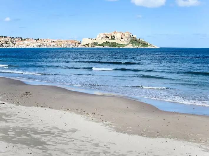 Villa pour 2 personnes, avec piscine et jardin à Calvi