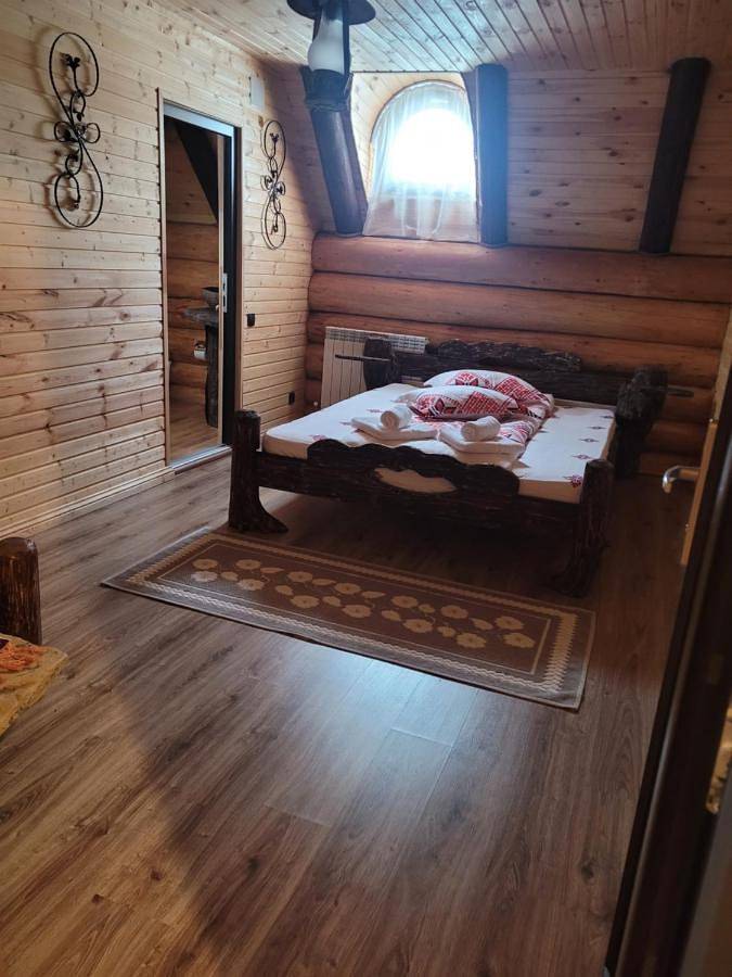 Gîte pour 12 personnes, avec jardin ainsi que jacuzzi et sauna, adapté aux familles dans Dorna-Arini - 2