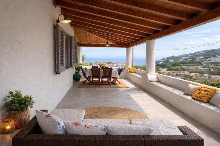 Ferienwohnung für 6 Personen, mit Ausblick und Garten, kinderfreundlich in Lipari