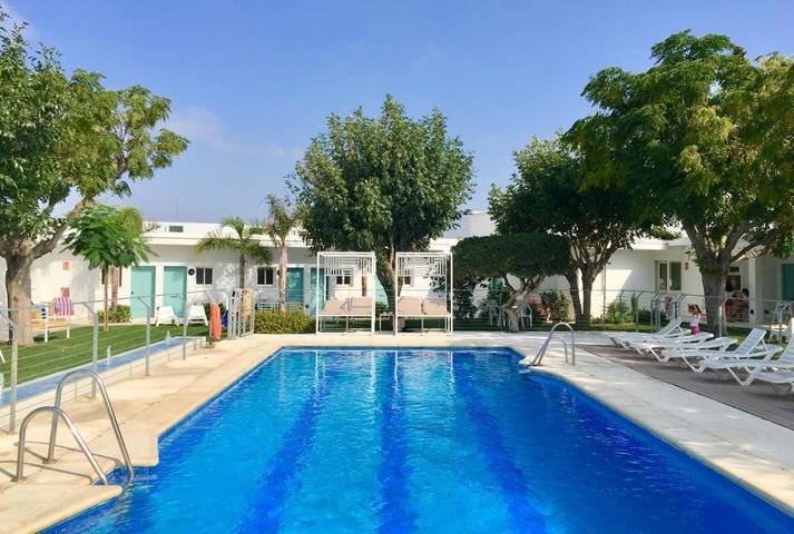 Maison d’hôte pour 3 personnes, avec Terrasse et Jardin ainsi que Bassin pour enfant et Piscine