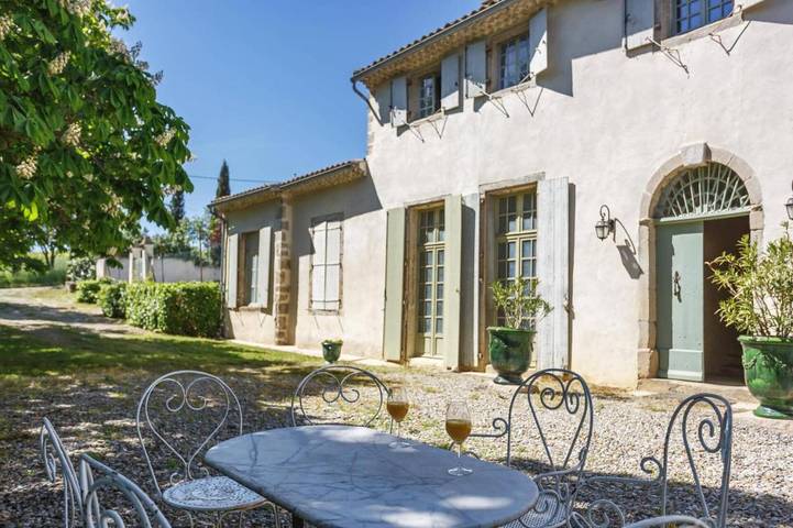 Location de vacances pour 8 personnes, avec piscine à Gaja-et-Villedieu