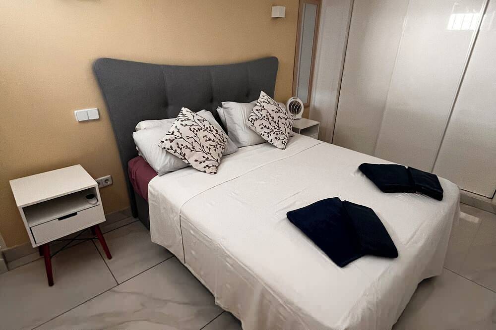 Entire apartment, Santa Ponsa Mallorca first line of sea - Aparthotel in Rotes Velles, Calvià