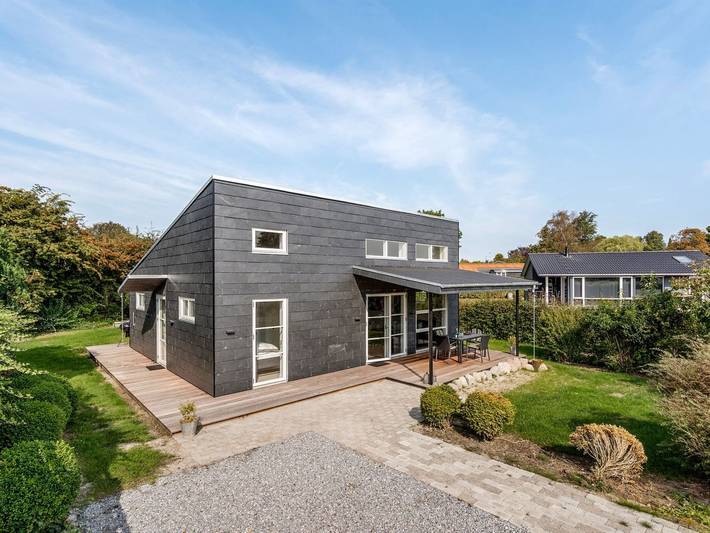 Ferieudlejning for 6 personer, med Terrasse i Rødvig