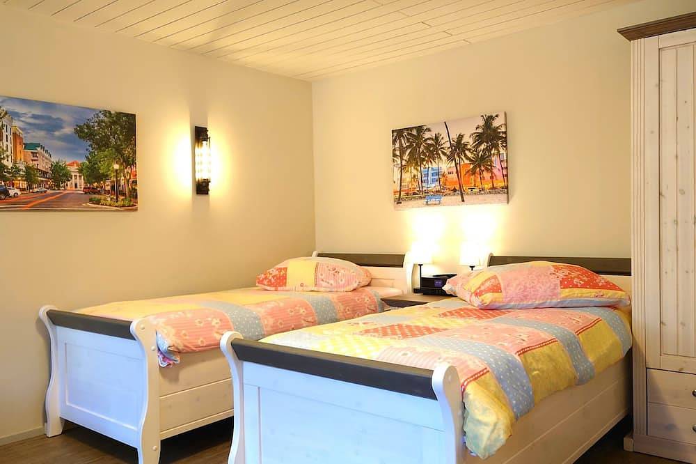 Ganze Wohnung, Ferienwohnung für 1 - 3 Personen, eigene Gartenterrasse, eigener Parkplatz Wi-Fi in Bad Honnef, Siebengebirge