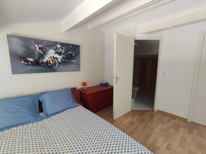 Gîte pour 3 personnes, avec terrasse ainsi que piscine et jardin, animaux acceptés à Saint-Siffret - 3