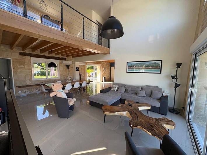 Location de vacances pour 19 personnes, avec jardin ainsi que piscine et terrasse à La Lande-de-Fronsac - 2