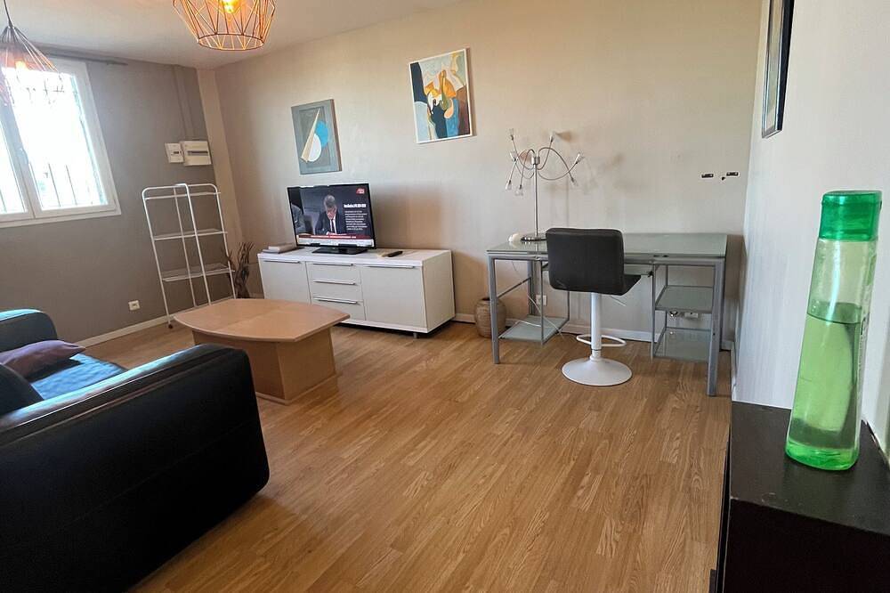 Entire apartment, Holiday Apartment in Villeneuve-lès-Béziers, Mediterranean Coast (France)