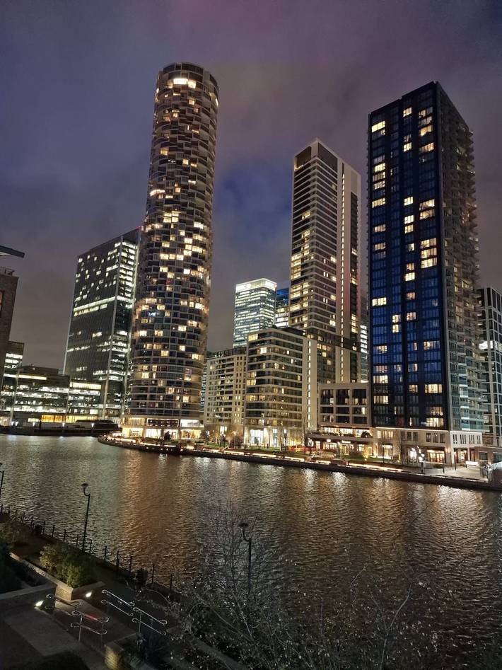 Holiday letting for 5 people, with lake view and balcony, child-friendly in London