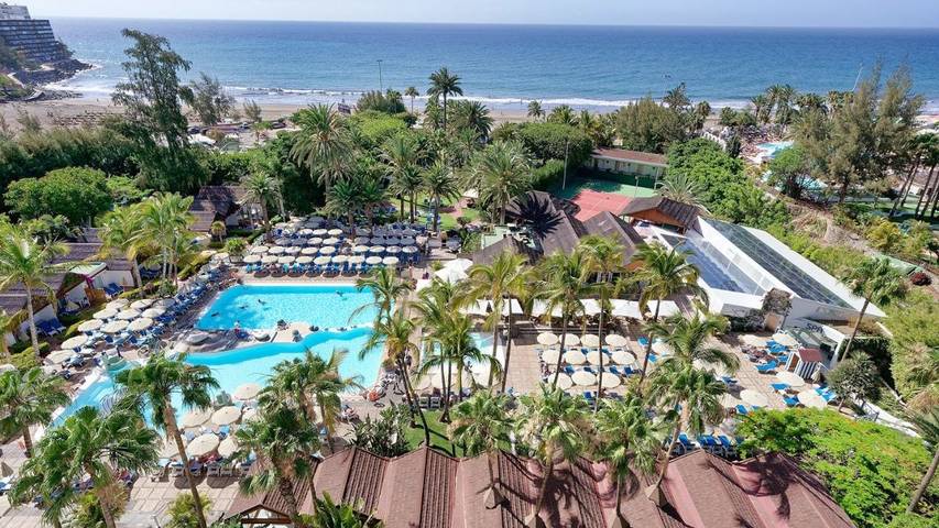 Hôtel pour 3 personnes, avec piscine et jardin ainsi que jacuzzi et sauna