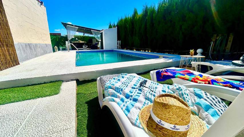 Casa rural para 6 personas, con Balcón y Terraza además de Jardín y Piscina en Guillena