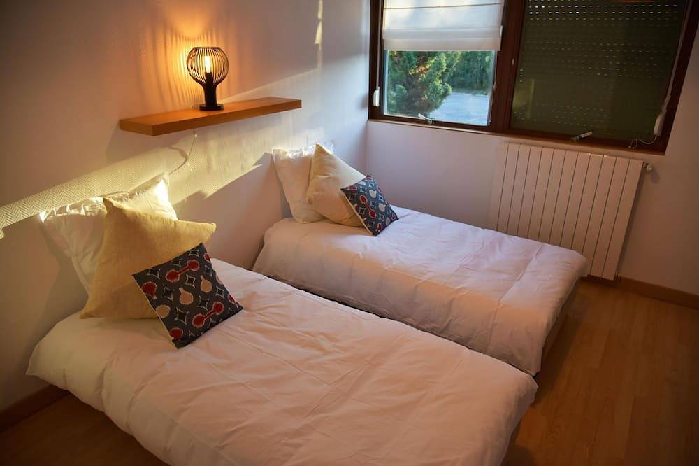 Entire apartment, Villa Parenthèse, holiday home with swimming pool in Saint-André-de-Cubzac, Blaye region